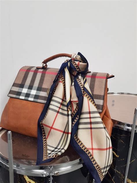 esarfa burberry barbati